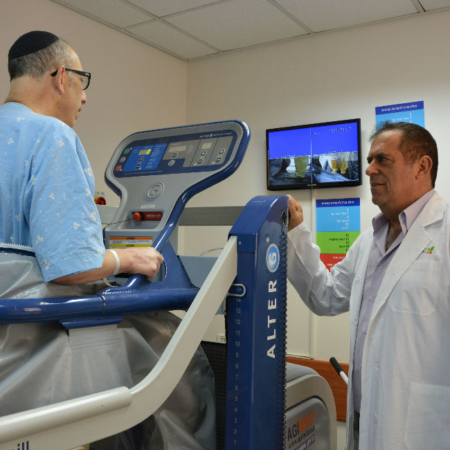 פרופסור דן ערבות והמטופל על ההליכון